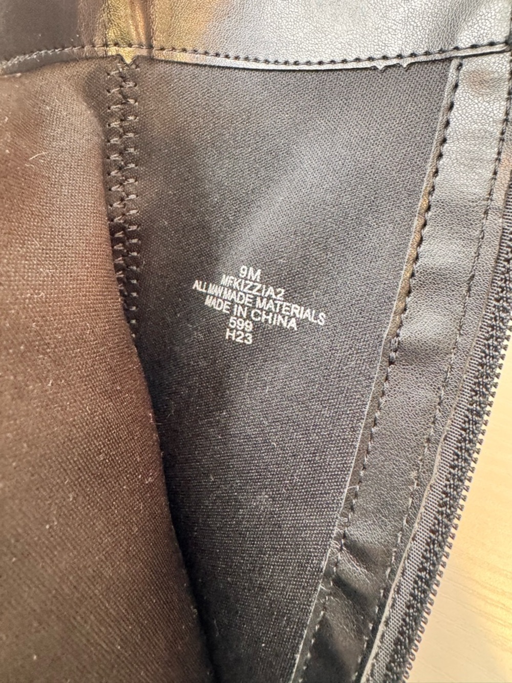 Flight attendant Classic Black Leather Knee-High Boots - Picture 6 of 6